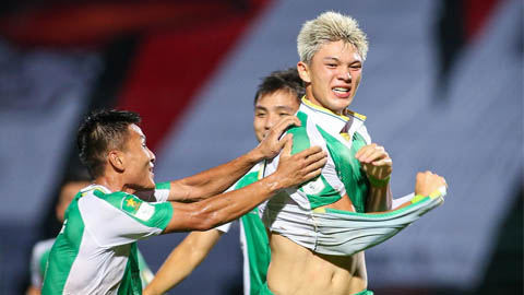 Trung vệ Việt kiều Mỹ tỏa sáng giúp TP. HCM vượt mặt đội bóng của Công Phượng  Trung vệ Việt kiều Mỹ tỏa sáng giúp TP. HCM vượt mặt đội bóng của Công Phượng